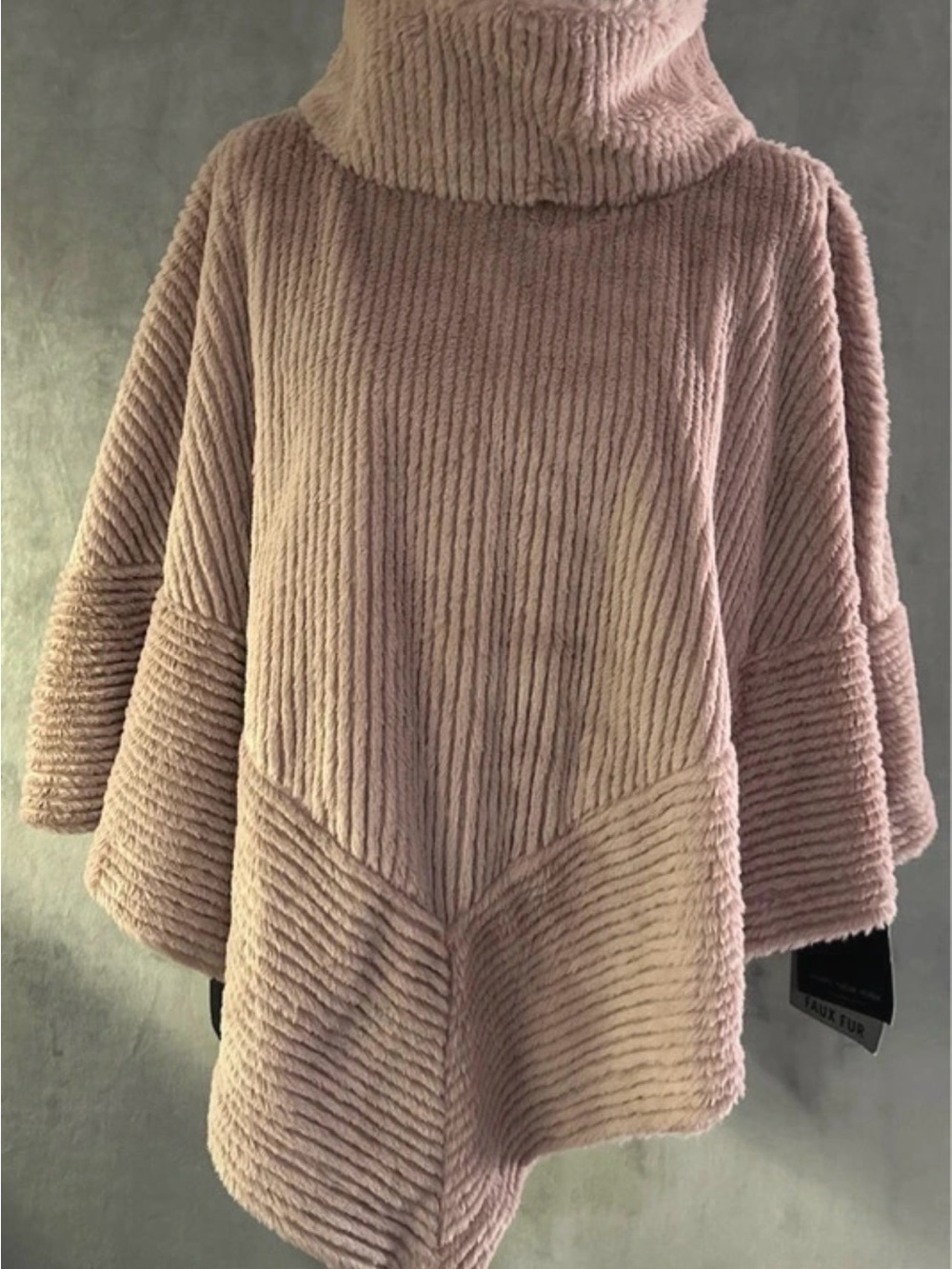Marc New York Poncho Shawl (NWT) Rose Muave Faux Fur Size LG/XL - 1018